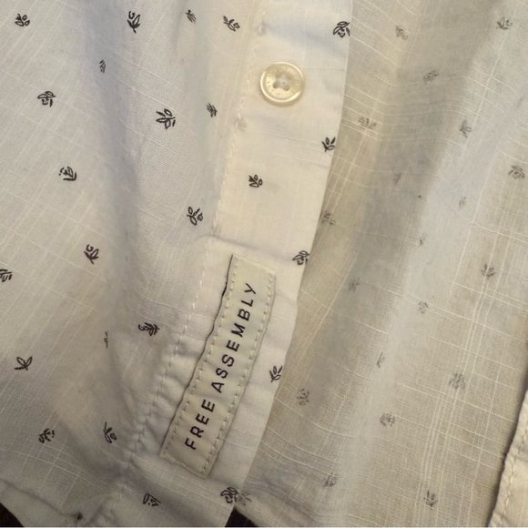 Men's White Short Sleeve Shirt - Picture 3 of 6